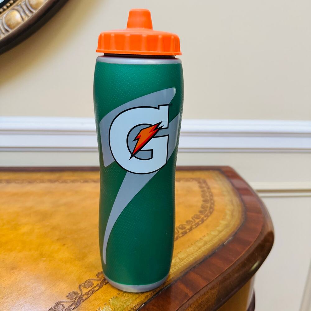 Gatorade Contour Squeeze Water Bottles 32 oz.